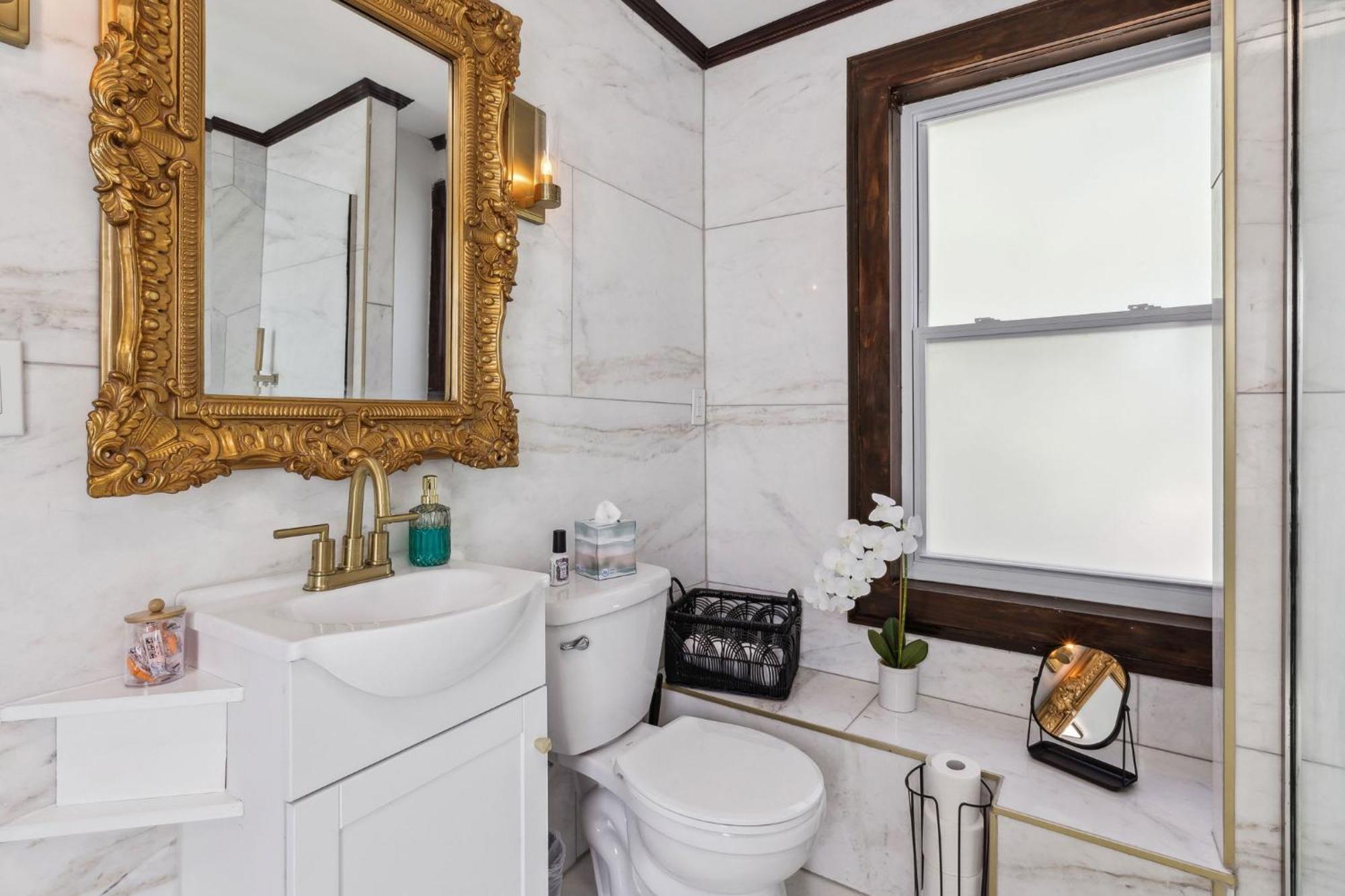 Enchanted Castle - Your Royal Getaway Awaits Cleveland Luaran gambar