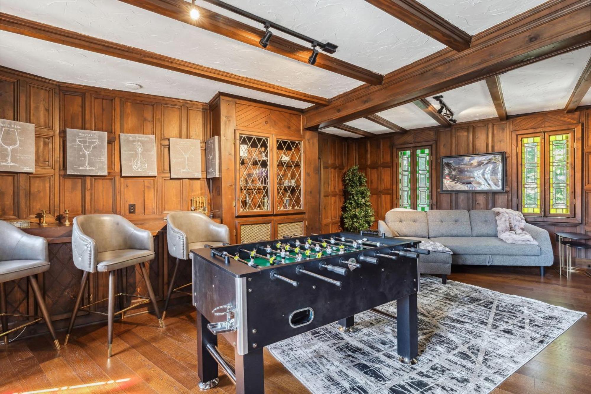 Enchanted Castle - Your Royal Getaway Awaits Cleveland Luaran gambar