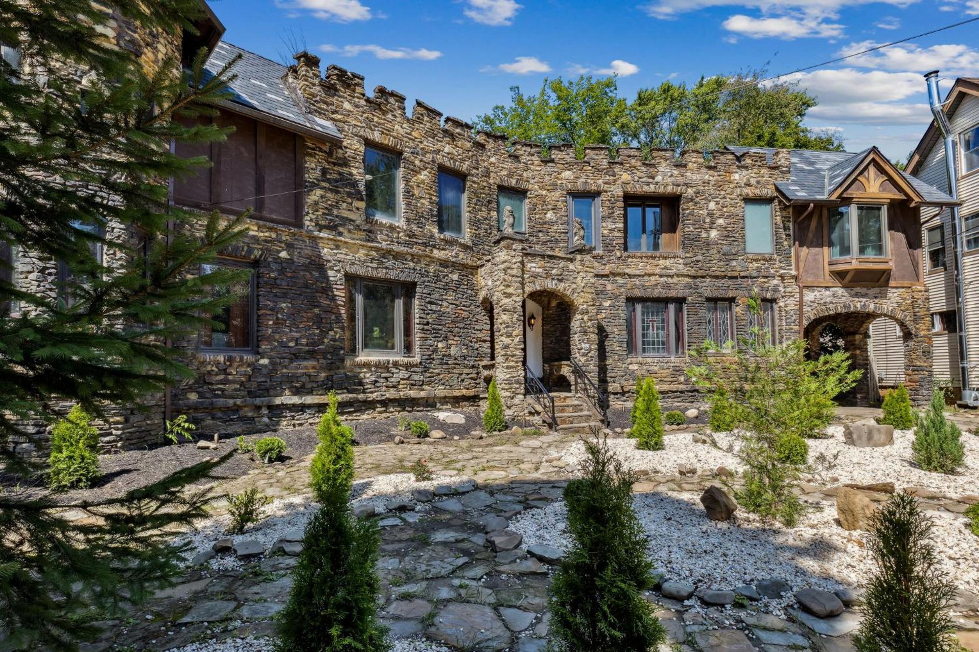 Enchanted Castle - Your Royal Getaway Awaits Cleveland Luaran gambar