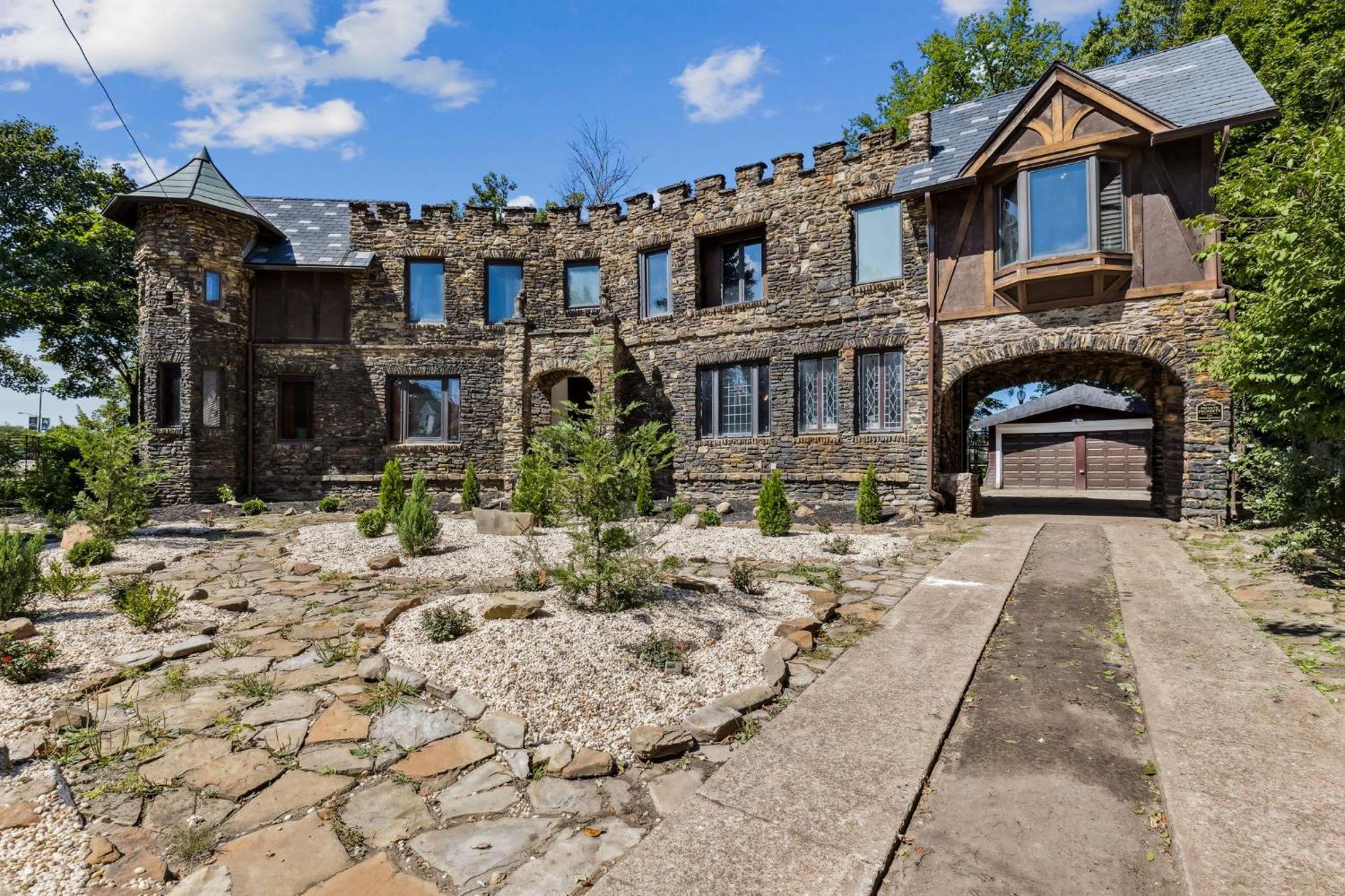 Enchanted Castle - Your Royal Getaway Awaits Cleveland Luaran gambar